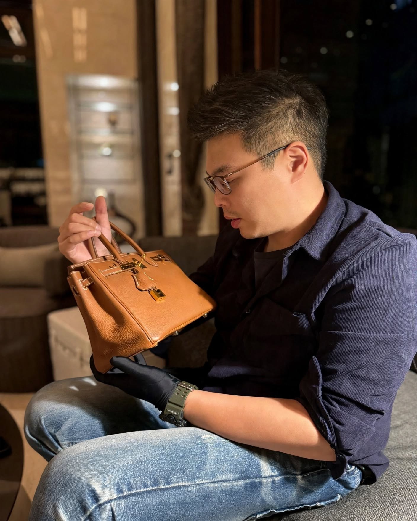 SOMA 顧問戴手套檢視柏金包